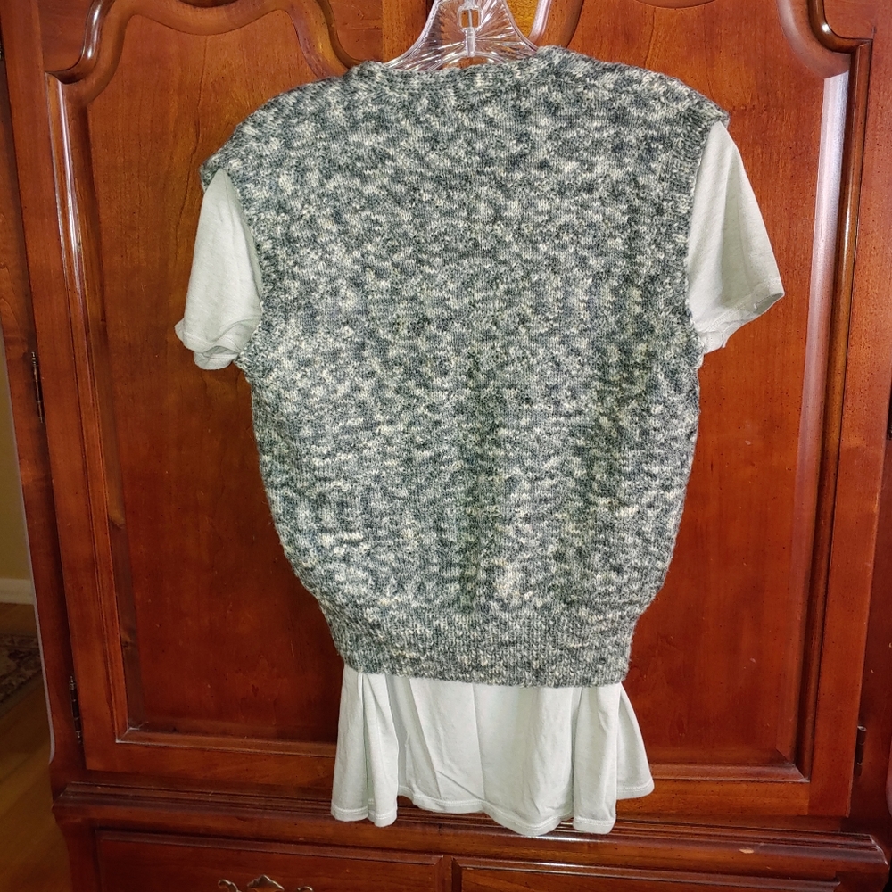 Handmade Knit Vest Vintage Styling - Picture 2 of 13